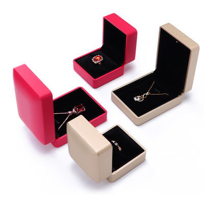 Boîte à bijoux en cuir avec logo rond Hanhong lumineux écran de soie imprimé boîte à bague personnalisée