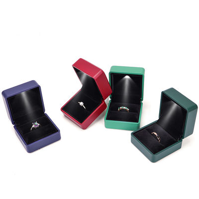 Boîte à bijoux en cuir avec logo rond Hanhong lumineux écran de soie imprimé boîte à bague personnalisée