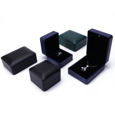 Boîte à bijoux en cuir avec logo rond Hanhong lumineux écran de soie imprimé boîte à bague personnalisée