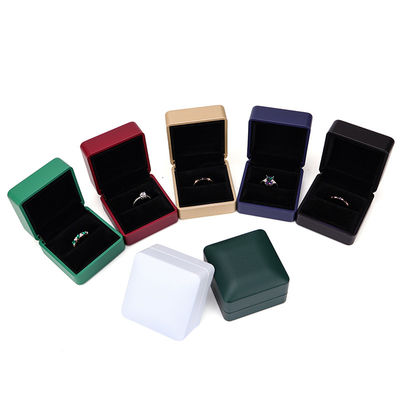 Boîte à bijoux en cuir avec logo rond Hanhong lumineux écran de soie imprimé boîte à bague personnalisée