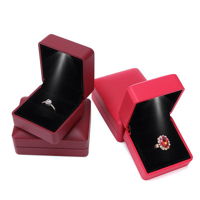 Boîte à bijoux LED en cuir blanc rond avec logo personnalisé et sérigraphie de Hanhong