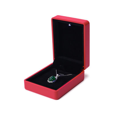 Logo personnalisé imprimé sur écran de soie Package de bijoux en cuir rouge arrondi par Hanhong