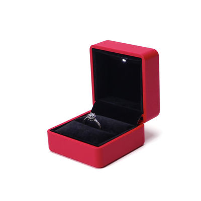 Logo personnalisé imprimé sur écran de soie Package de bijoux en cuir rouge arrondi par Hanhong