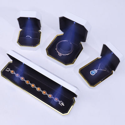 acheter Logo personnalisé Joaillerie légère Boîte cadeau pour bracelet Boucles d'oreilles Pendentif Collier de velours Bague de bijoux artisanale online manufacture