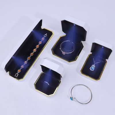 Logo personnalisé Joaillerie légère Boîte cadeau pour bracelet Boucles d'oreilles Pendentif Collier de velours Bague de bijoux artisanale