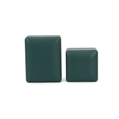 acheter Solution d'emballage personnalisée en anneau Boîte de bijoux en cuir vert éclairé avec revêtement en soie et logo online manufacture