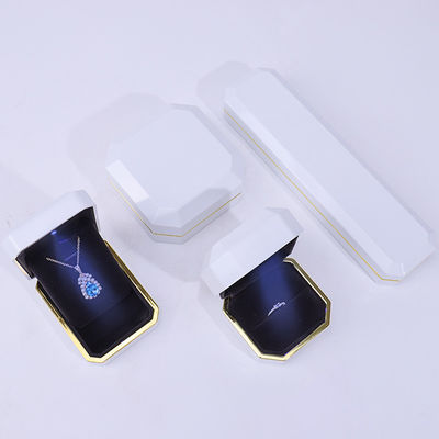 Logo personnalisé Joaillerie légère Boîte cadeau pour bracelet Boucles d'oreilles Pendentif Collier de velours Bague de bijoux artisanale