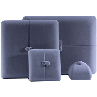 Boîte de rangement en velours doux gris ouvert et plat