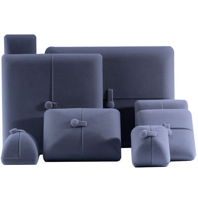 Boîte de rangement en velours doux gris ouvert et plat