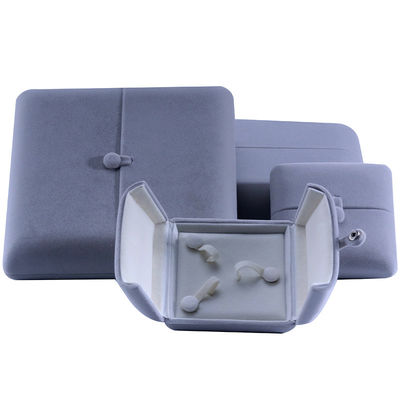 Boîte de rangement en velours doux gris ouvert et plat