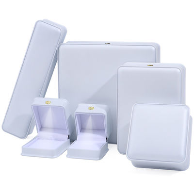 acheter Logo personnalisé Coffret à bijoux de luxe Le plus récent Rectangle Blanc Piano Peinture LED Ring Coffret à bijoux online manufacture