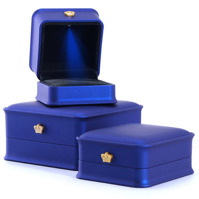 Boîte d'emballage personnalisée de bijoux de couronne de luxe avec lumière LED et design manuel