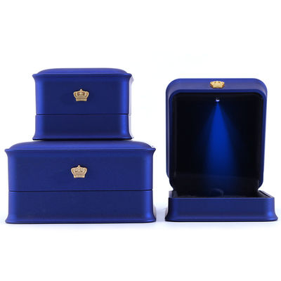 Boîte d'emballage personnalisée de bijoux de couronne de luxe avec lumière LED et design manuel