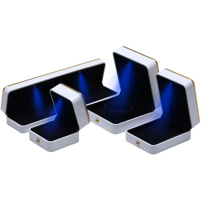 Boîte à bijoux personnalisée Emballage Boîte à bijoux en plastique or Trim Avec éclairage LED