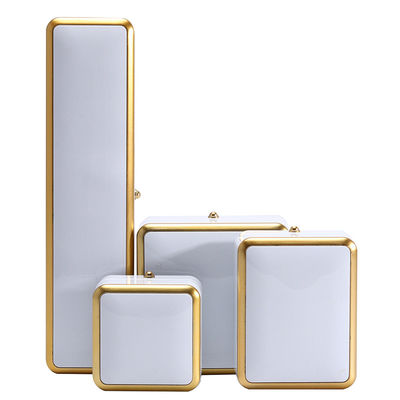 Boîte à bijoux personnalisée Emballage Boîte à bijoux en plastique or Trim Avec éclairage LED