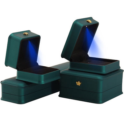 Boîte à bijoux à lumière LED pour bijoux de couronne de luxe personnalisés Emballage de bijoux en plastique de velours