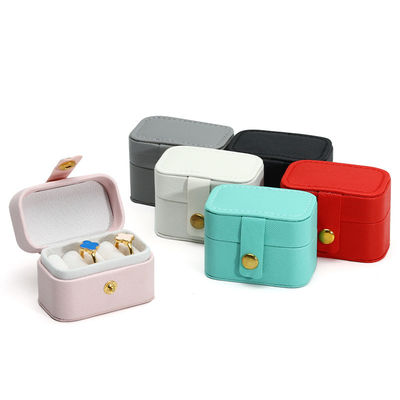 Casque de bijoux en cuir Mini organisateur de voyage portable pour le stockage d'un collier d'anneau