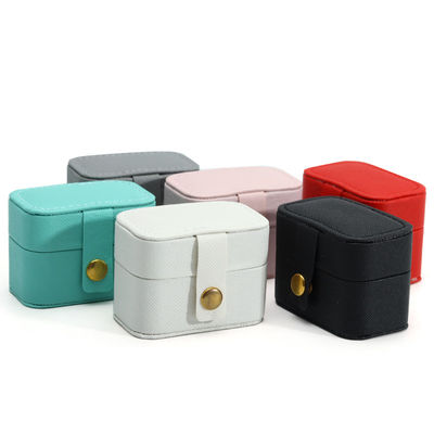 Casque de bijoux en cuir Mini organisateur de voyage portable pour le stockage d'un collier d'anneau