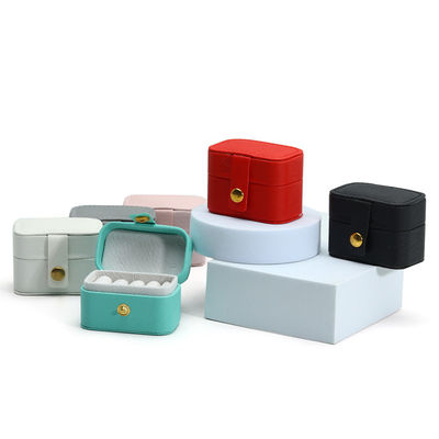 Casque de bijoux en cuir Mini organisateur de voyage portable pour le stockage d'un collier d'anneau