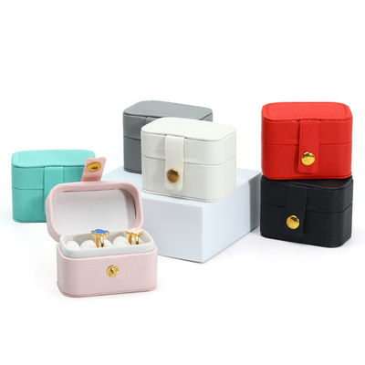 Casque de bijoux en cuir Mini organisateur de voyage portable pour le stockage d'un collier d'anneau