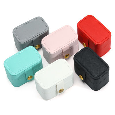 Casque de bijoux en cuir Mini organisateur de voyage portable pour le stockage d'un collier d'anneau