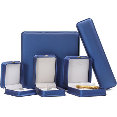 acheter Package de bijoux les plus récents Couronne en cuir bleu Boîte à bijoux pour bracelet Collier pendentif online manufacture