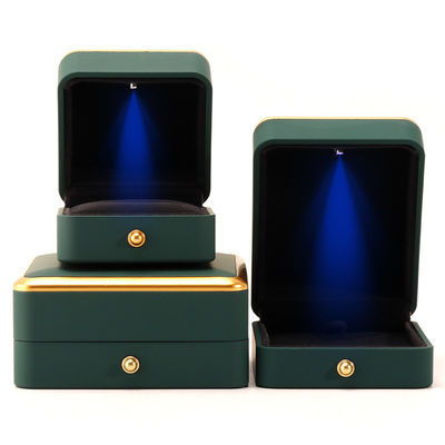 acheter Boîte à bijoux LED verte carrée pour l'emballage de luxe de colliers et d'anneaux personnalisable online manufacture