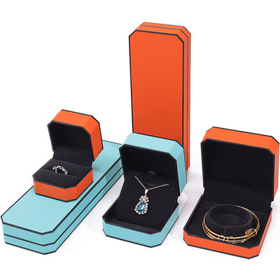 Boîte d'emballage de bijoux en cuir en PU à bord noir octogonal pour le stockage de luxe