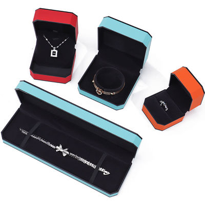 Boîte d'emballage de bijoux en cuir en PU à bord noir octogonal pour le stockage de luxe