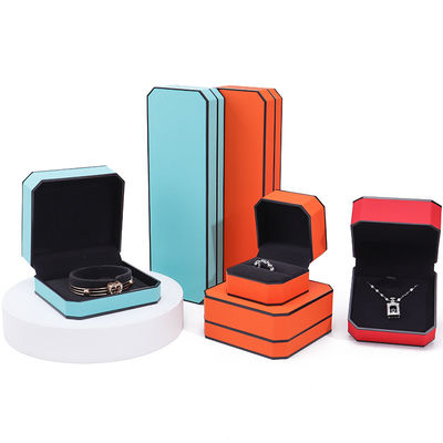 Boîte d'emballage de bijoux en cuir en PU à bord noir octogonal pour le stockage de luxe