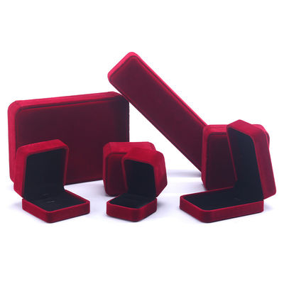 Vente en gros Fabrication Luxe Coffret de bijoux en velours Logo personnalisé Collier rouge Bracelet Boucles d'oreilles Anneau Emballage Coffret de bijoux en velours