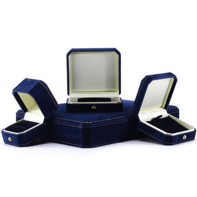 Boîte à bijoux en velours bleu foncé rectangulaire faite à la main