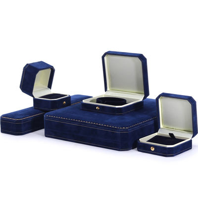 Boîte à bijoux en velours bleu foncé rectangulaire faite à la main