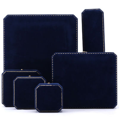 Boîte à bijoux en velours bleu foncé rectangulaire faite à la main