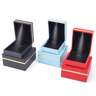 Boîte à bijoux en cuir LED en PU personnalisée boîte à bijoux en or pour boucles d'oreilles bagues