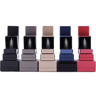 acheter Package de bijoux Hanhong Logo personnalisé en cuir LED Light Box pour bracelet Collier et anneau online manufacture