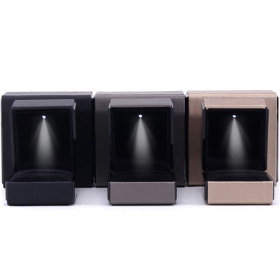 Package de bijoux Hanhong Logo personnalisé en cuir LED Light Box pour bracelet Collier et anneau