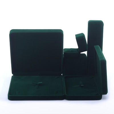 acheter Chine Fabrication en gros haut de gamme Boîte à bijoux faite à la main Emballage de bijoux avec logo personnalisé Luxe Carré Suède Velours Vert foncé Boîte à bijoux online manufacture