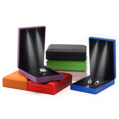 Hanhong Logo personnalisé Peinture à pulvériser Joaillerie Boîte d'emballage pour boucles d'oreilles Collier Ring LED Set