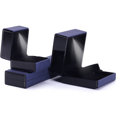 Logo du client boîte de bijoux à lumière LED pour bracelet collier et anneau en cuir bleu