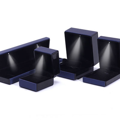 Logo du client boîte de bijoux à lumière LED pour bracelet collier et anneau en cuir bleu