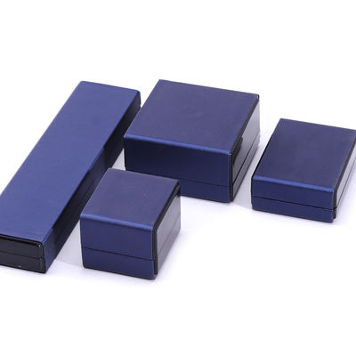 Logo du client boîte de bijoux à lumière LED pour bracelet collier et anneau en cuir bleu