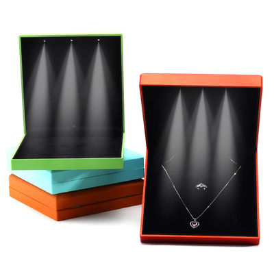 Hanhong Logo personnalisé Boîte d'emballage de bijoux blancs et clairs Avec des boucles d'oreilles à collier à anneau
