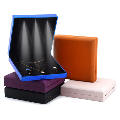 Hanhong Logo personnalisé Boîte d'emballage de bijoux blancs et clairs Avec des boucles d'oreilles à collier à anneau
