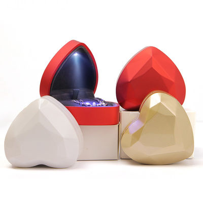 Vente en gros Fabrication de bijoux haut de gamme cadeau Boîte d'emballage Collier personnalisé Ensemble de bijoux d'anneau Emballage plastique en forme de cœur en LED blanc Boîte de bijoux avec logo