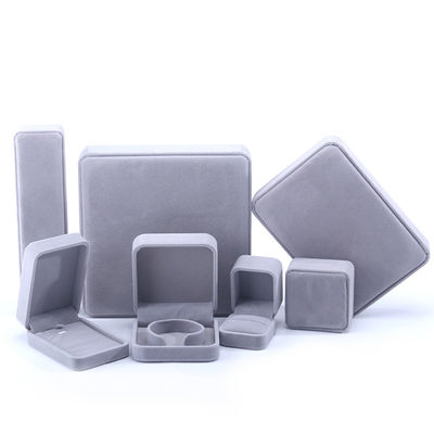 Boîte à bijoux en velours gris de taille personnalisée pour l'emballage de colliers, bagues, boucles d'oreilles et bracelets