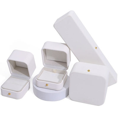 acheter Coffret de bijoux en cuir en collier en soie d'éponge épaisse avec logo personnalisé online manufacture
