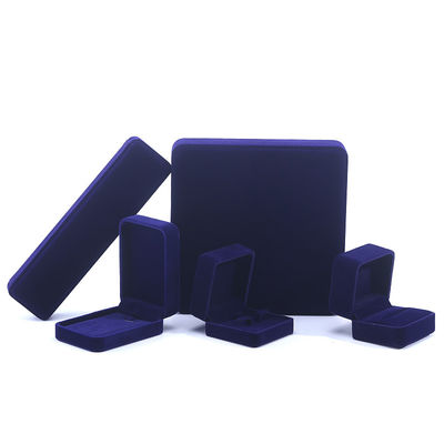 Chine Fabrication en gros haut de gamme boîte à bijoux à collier artisanal boîte à bijoux Emballage Logo personnalisé Luxe Carré Suède velours bleu boîte à bijoux