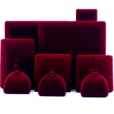 acheter Boîte de bijoux en velours rouge de taille personnalisée pour bracelets de luxe Boucles d'oreilles et colliers online manufacture
