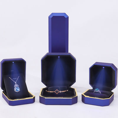 Coffret d'emballage de bijoux mat exquis et personnalisable Intérieur en velours doux avec lumière LED